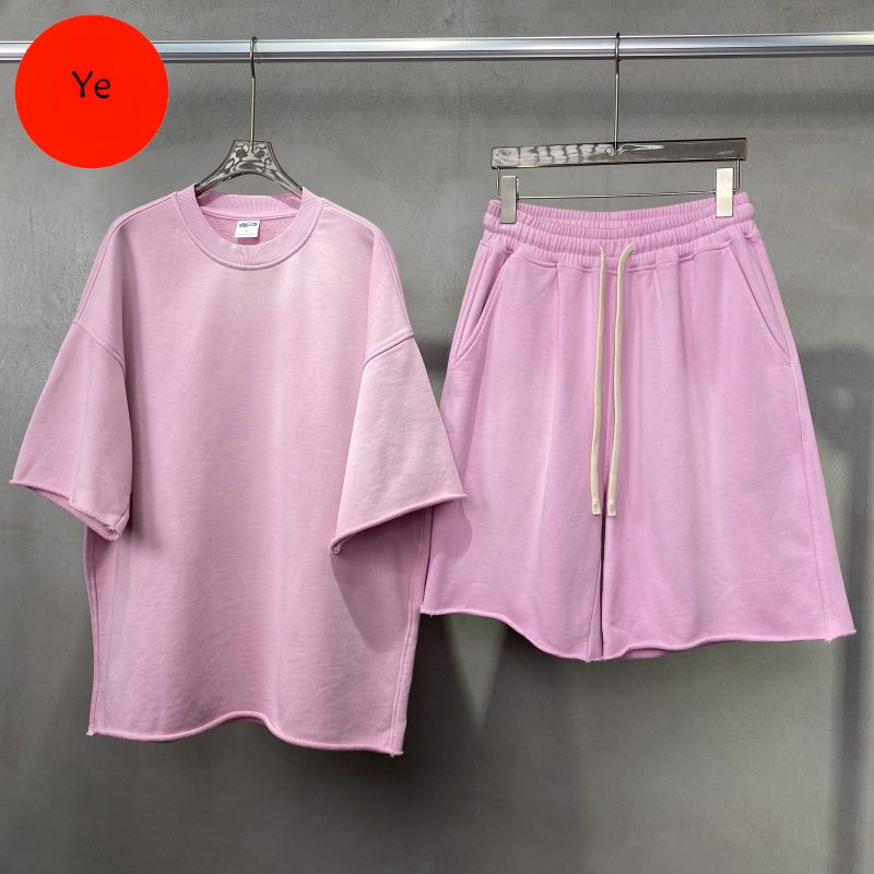 A shirt and shorts suit(You can buy them separately. Please buy both shirts and shorts for the suit)